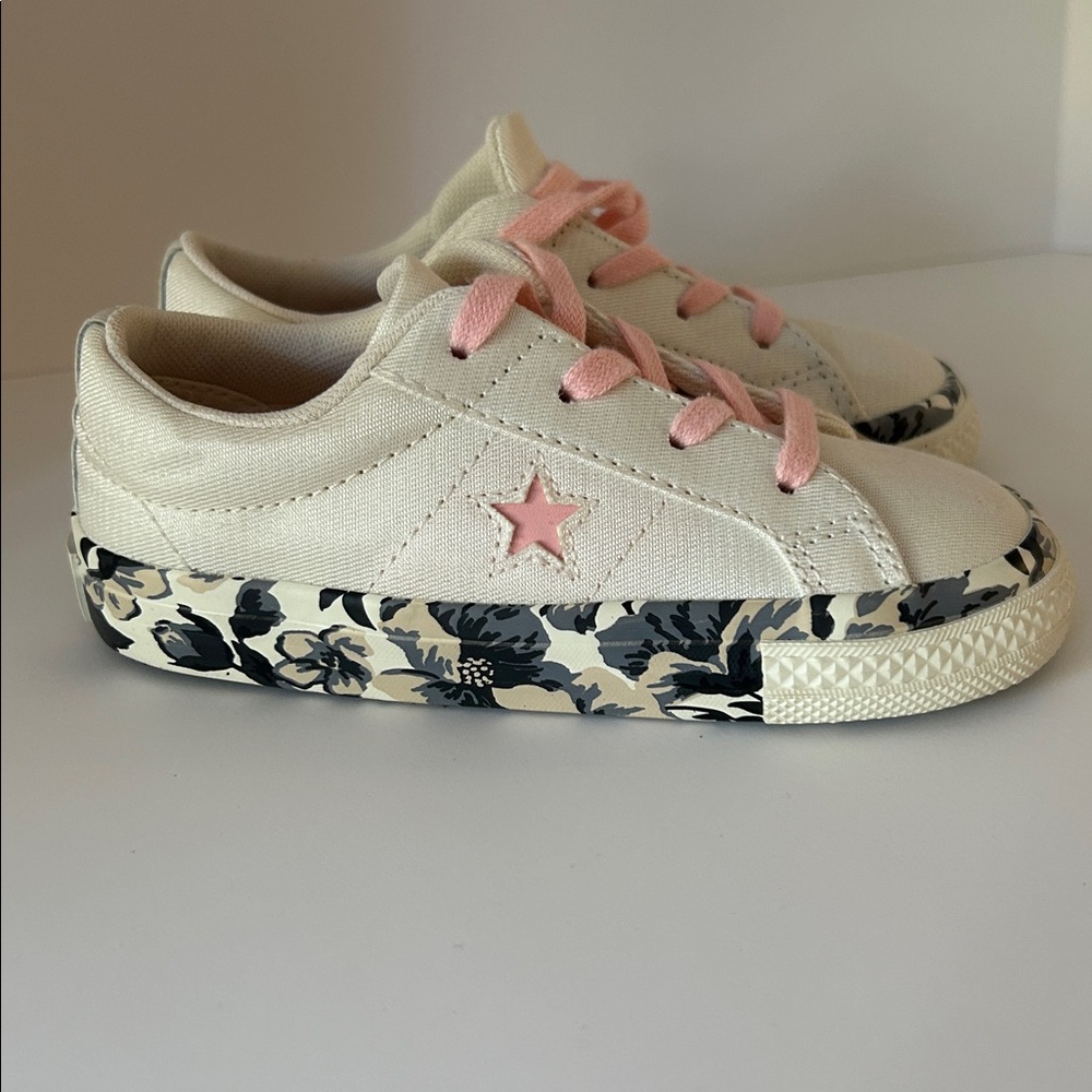 NWOT Converse One Star Parkway Floral Canvas Sneaker. Size 10 EEGERT 362189F